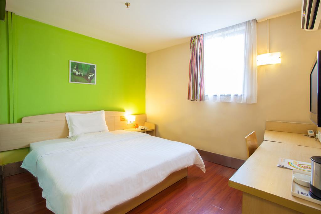 7Days Inn Qingdao Wusi Square Middle Xianggang Road Room photo